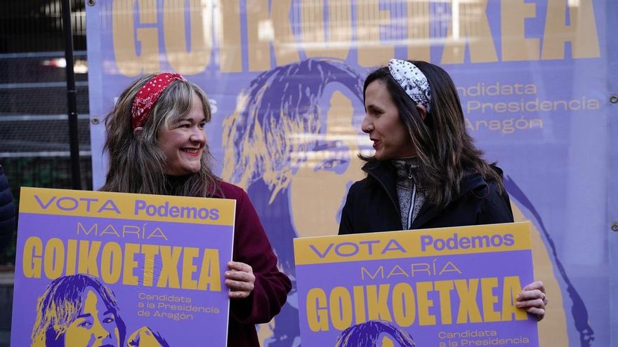 La secretaria general de Podemos, Ione Belarra, y la candidata de la candidatura conformada por Podemos y Alianza Verde, María Goikoetxea, durante el inicio de la campaña electoral en Zaragoza.