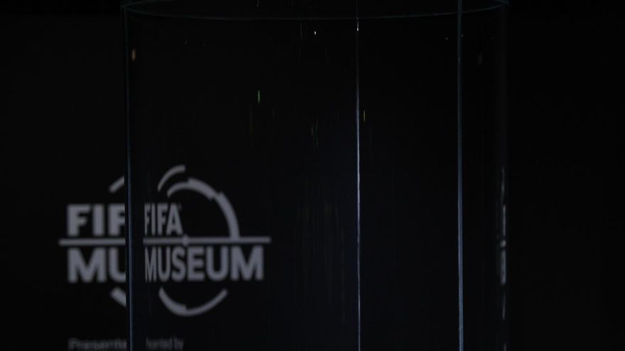 El robo del trofeo que puso en jaque un Mundial de fútbol y el famoso perro que lo encontró: la apasionante historia de la Copa del Mundo