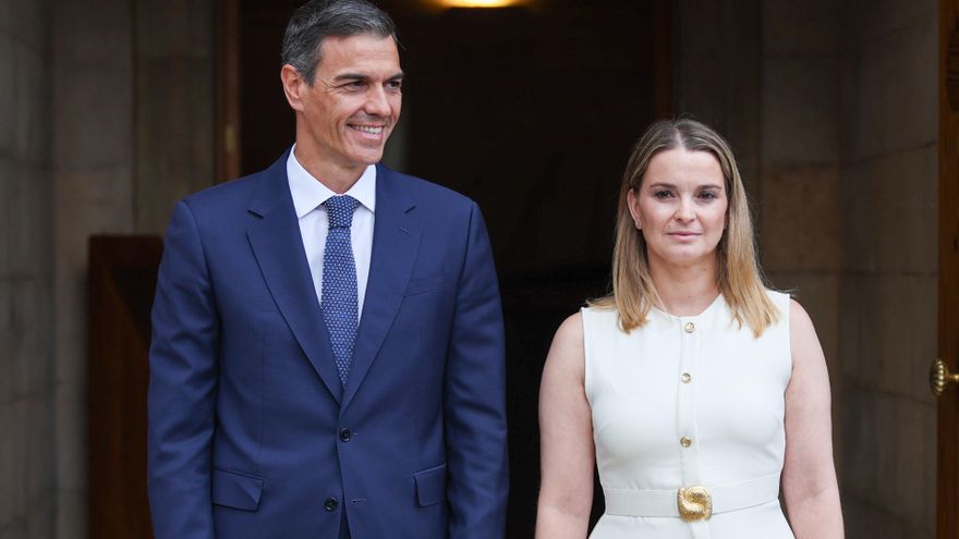 Archivo - El presidente del Gobierno, Pedro Sánchez, y la presidenta de las Islas Baleares, Marga Prohens.
