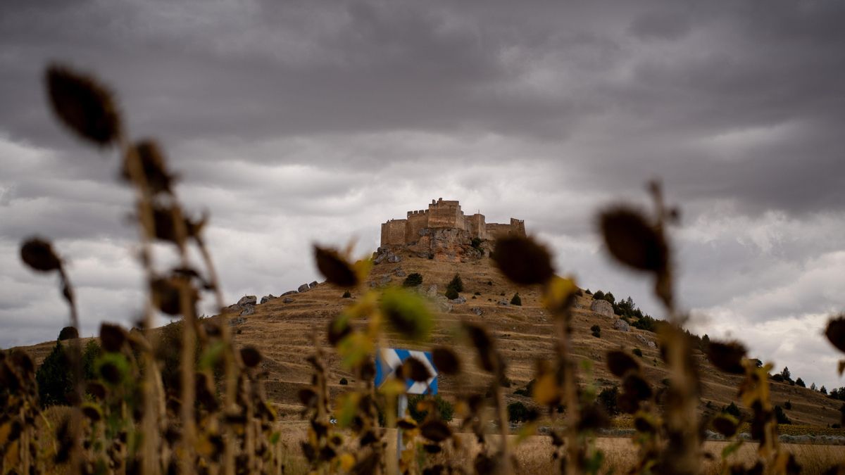 Aspecto del castillo de Gormaz desde la carretera