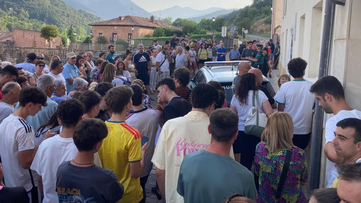 Protesta ciudadana después de que un hombre agrediera e intentara llevarse a unas niñas en San Millán de la Cogolla