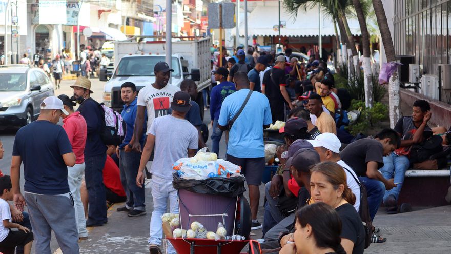 "Olla a presión" de migrantes en el sur de México impulsa las caravanas