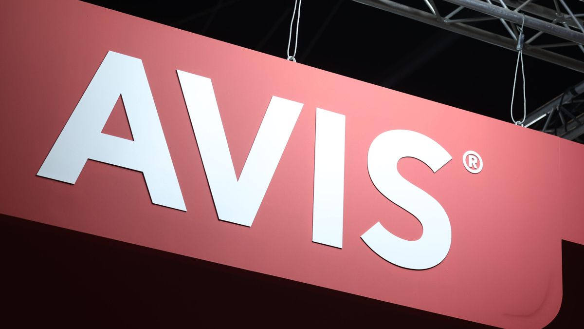 Consumo sanciona a la compañía de coches de alquiler Avis con un millón de euros por una tasa para gestionar multas