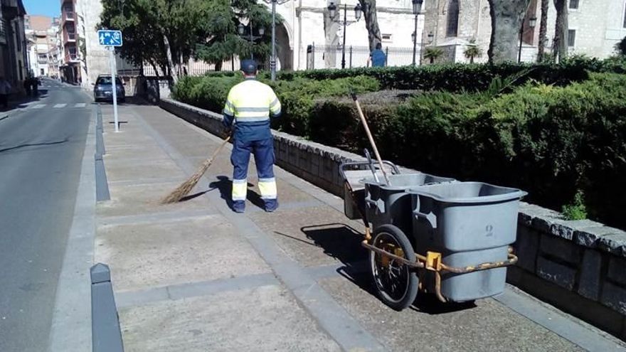 Trabajador del servicio de limpieza viaria de Ciudad Real