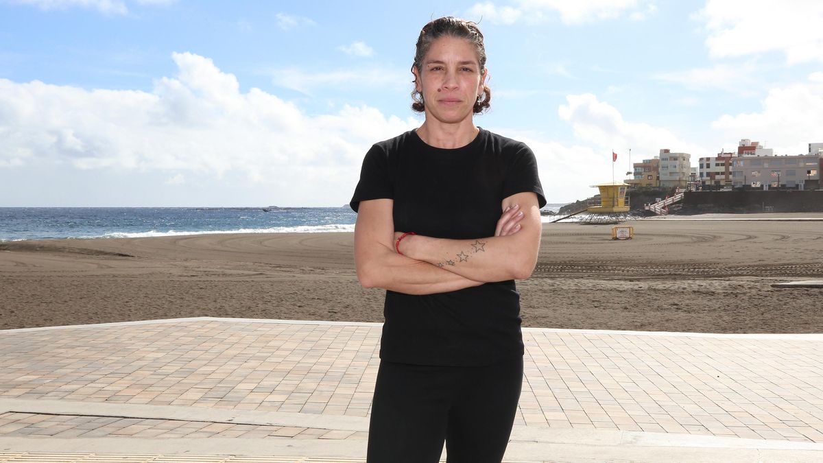 “Estamos bajo mínimos”: el cierre de las playas de Telde por la contaminación de las jaulas marinas asfixia a la hostelería