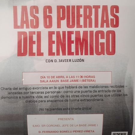 Cartel que anuncia la charla de un sacerdote sobre exorcismos en la base militar Jaume I.
