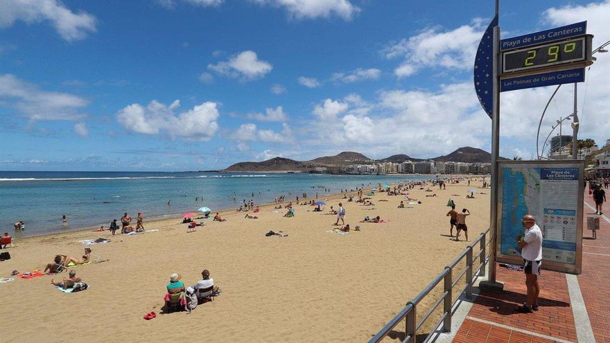 Los termómetros no bajaron de los 25 grados este viernes en ocho puntos de Canarias