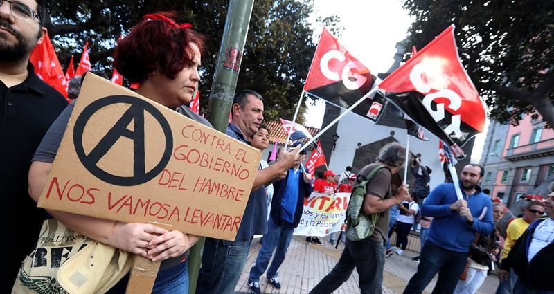 Movilización convocada por los sindicatos con motivo del Primero de Mayo. EFE/Elvira Urquijo A.