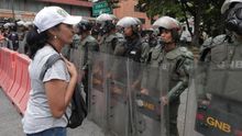 Escasa respuesta en Venezuela al llamado de Guaidó de acudir a los cuarteles.