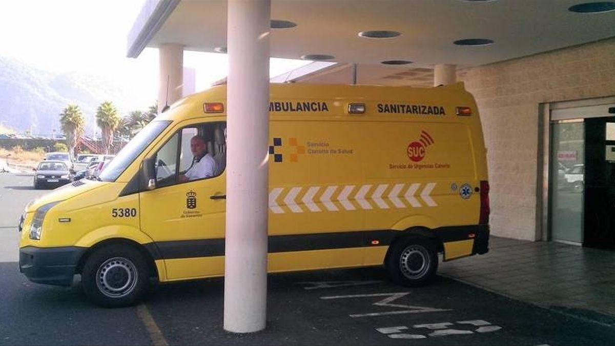 Imagen de archivo de una ambulancia del SUC en el Hospital General de La Palma.