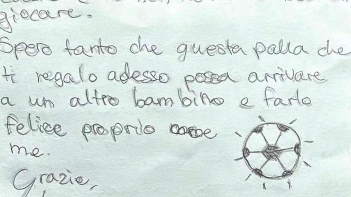 Imagen de un trozo de la nota que Leo le ha entregado al Papa en Lampedusa.