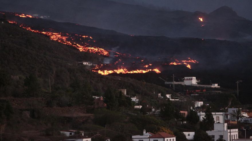 Avance de las coladas al caer la noche.