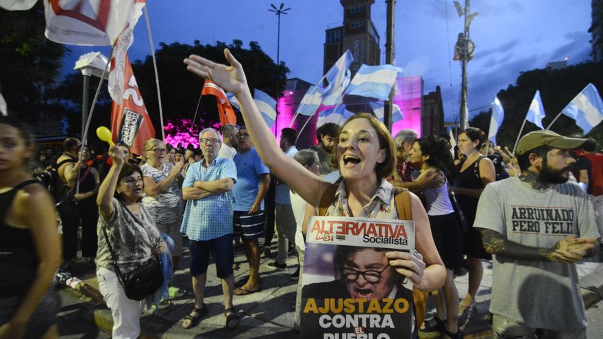 Entra en vigencia el DNU que reforma el Estado mientras Milei intenta apurar la ley ómnibus en el Congreso