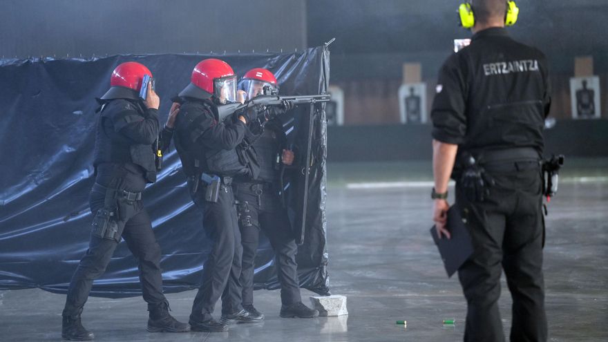 La Ertzaintza forma a la 'Guanchancha': la Policía canaria acude a la academia de Arkaute para continuar su despliegue