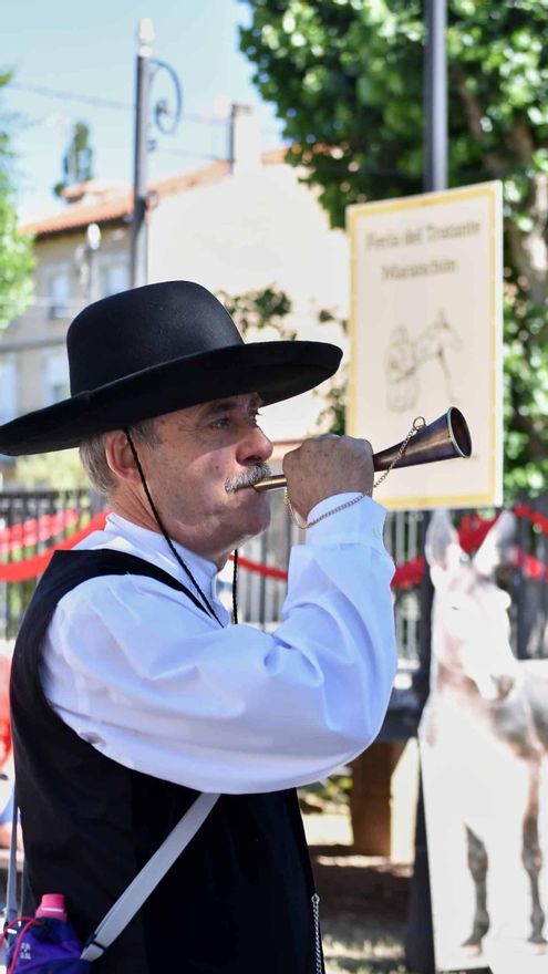 Pregonero en el pueblo