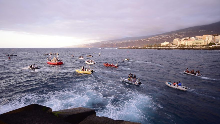 Embarcación de la virgen del Carmen y San Telmo en Puerto de la Cruz