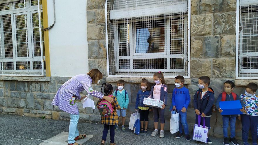 Imagen de archivo de la vuelta al cole en septiembre de 2020 en el colegio Paderborn de Pamplona
