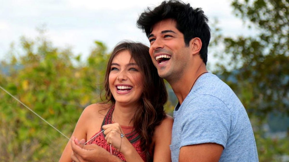 Telecinco aparca por un día Sálvame Limón para estrenar su telenovela turca Kara Sevda
