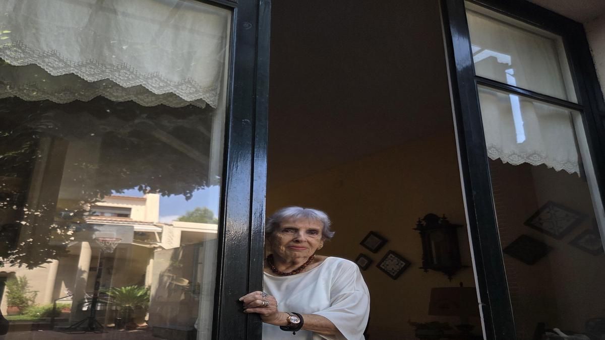 Lola Patau, en su domicilio de Vilassar de Mar (Barcelona).