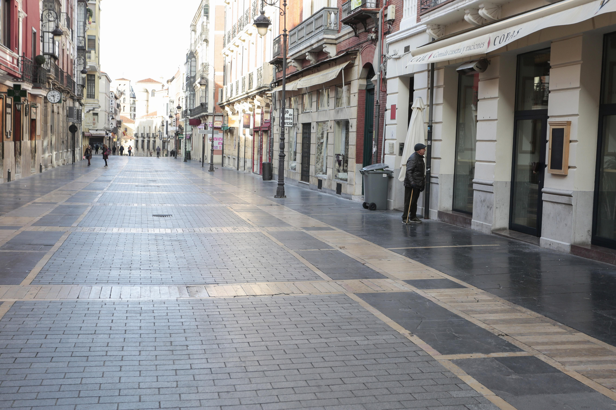 La Calle Ancha del centro de la capital loenesa durante la pandemia, archivo.
