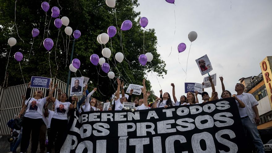 Exdiputada Solórzano ora por la libertad de los considerados presos políticos en Venezuela