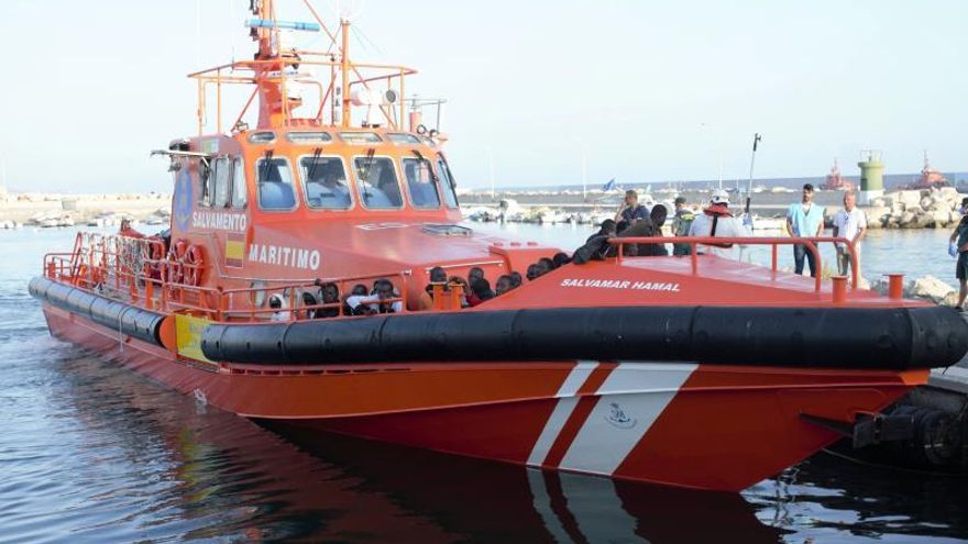 Rescatados en el mar de Alborán 70 inmigrantes de dos pateras
