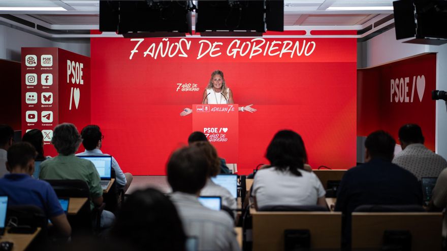 La portavoz del PSOE, Montse Mínguez, durante una rueda de prensa posterior a la reunión de la CEF-PSOE en la sede de Ferraz, a 7 de julio de 2025, en Madrid (España).
