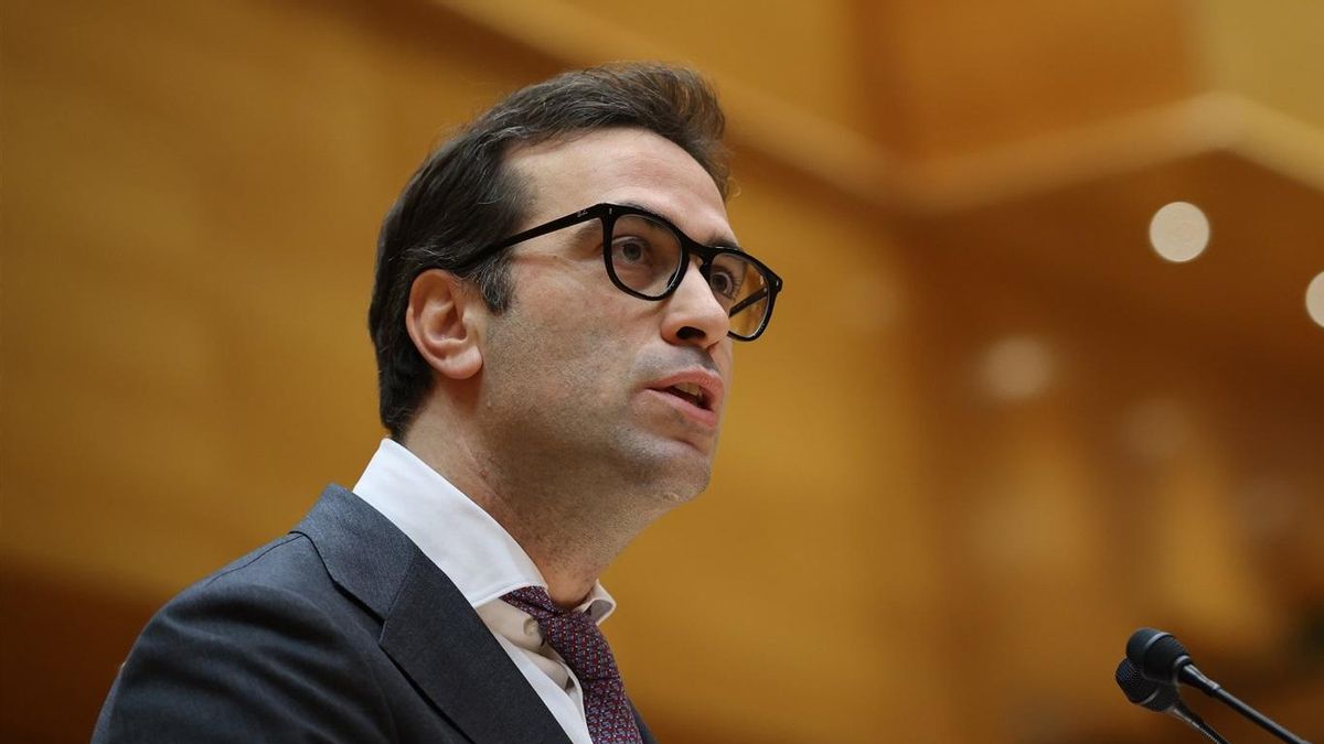 El ministro de Economía, Comercio y Empresa, Carlos Cuerpo, interviene durante una sesión plenaria en el Senado