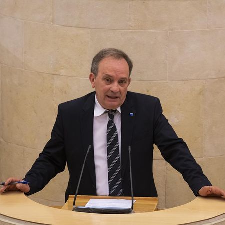 El diputado durante una intervención en el Parlamento de Cantabria.