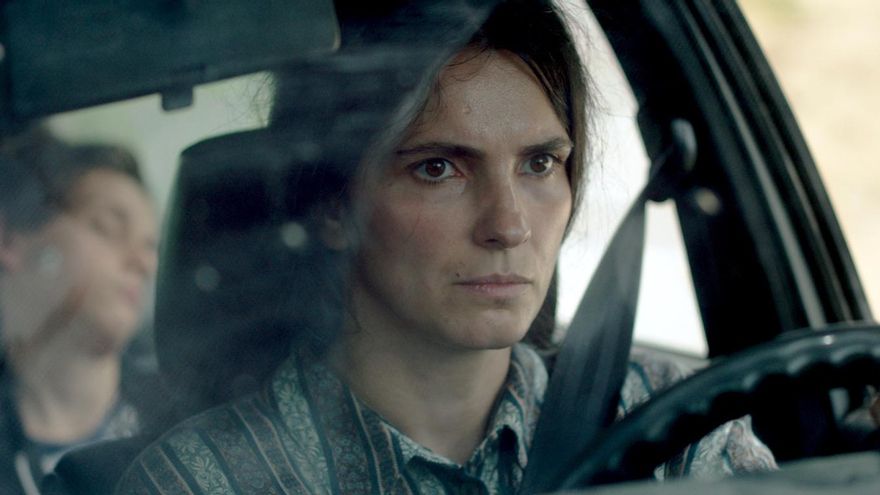 'Hive (Colmena)', la mujer que desafió al machismo aprendiendo a conducir tras la guerra de Kosovo