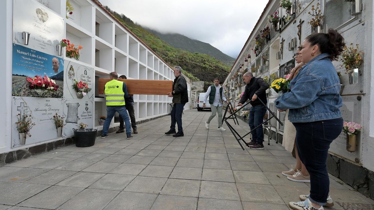 Enterrados en El Hierro los cinco migrantes fallecidos durante el fin de semana