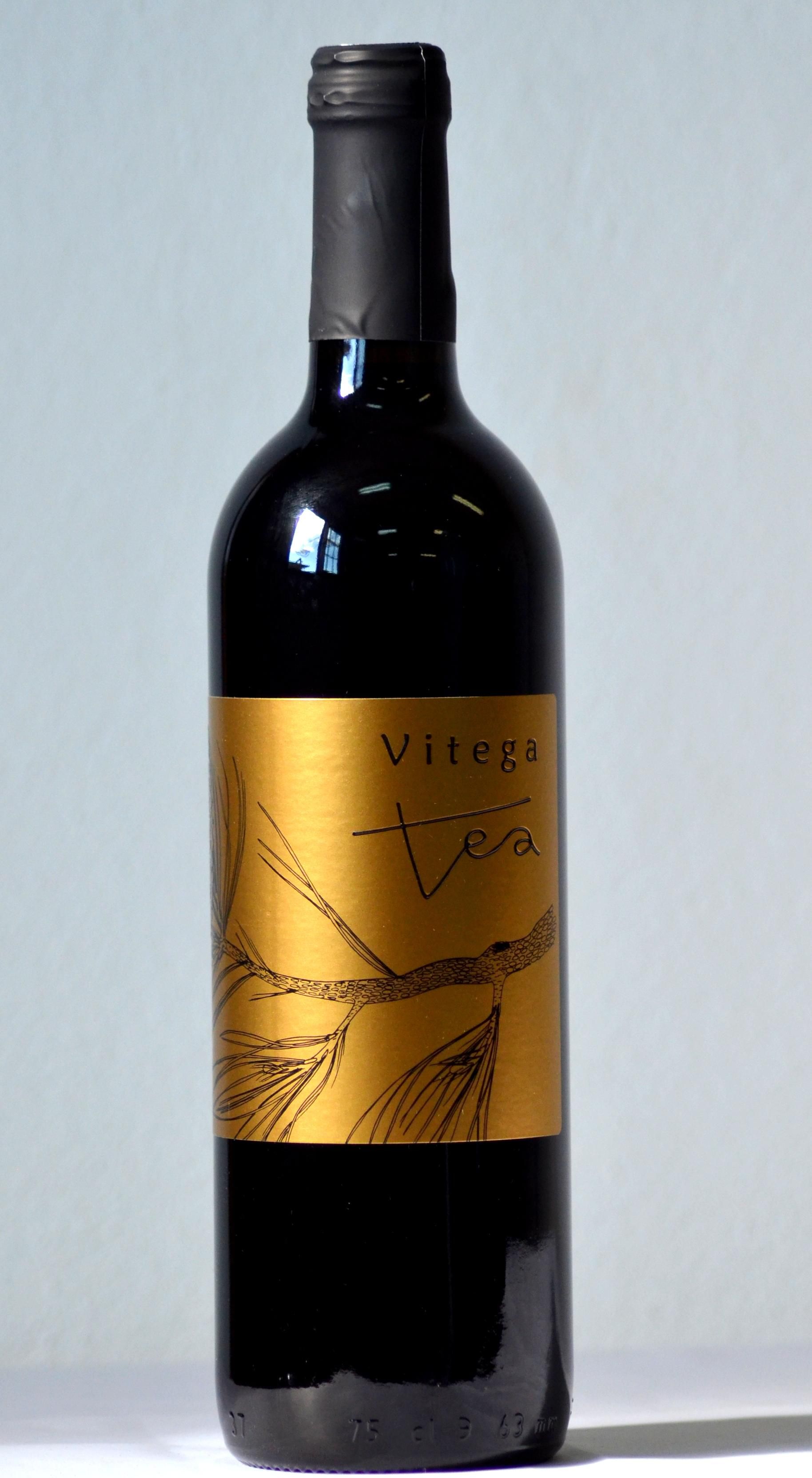 Una botella de vino de tea Vitega de La Palma.