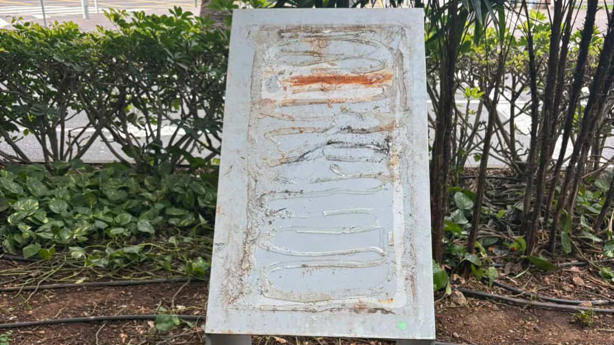 Destrozada una placa de memoria histórica del colectivo LGTBIQ+ en Santa Cruz de Tenerife