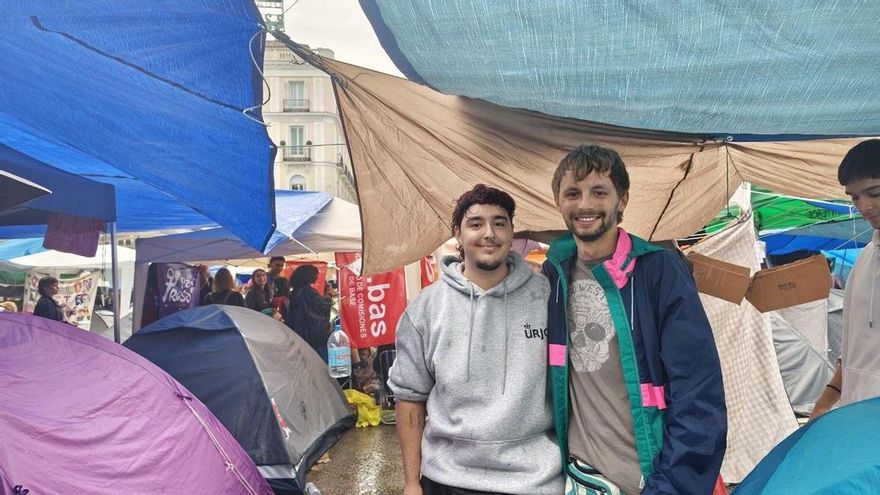 Jorge y Eidan en la acampada de Sol a 28 de septiembre de 2026