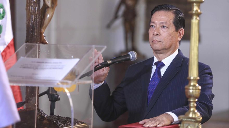 El nuevo primer ministro de Perú anuncia que hará cambios en la política de gobierno