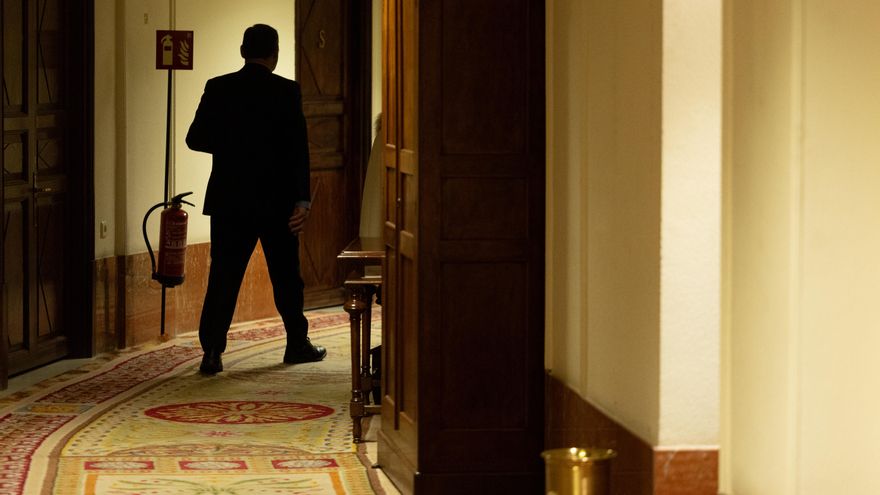 Ábalos se resiste a abandonar el Congreso y se enfrenta a la ruptura con el PSOE