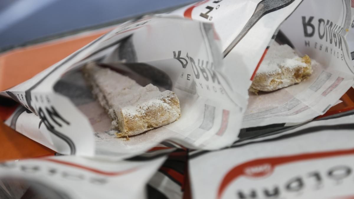 Regalo de pastel cordobés por comprar un libro en la Feria del Libro