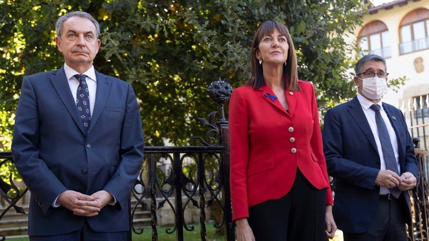Los socialistas vascos agasajan en Gernika a Rodríguez Zapatero y López como presidente y lehendakari "de la paz"