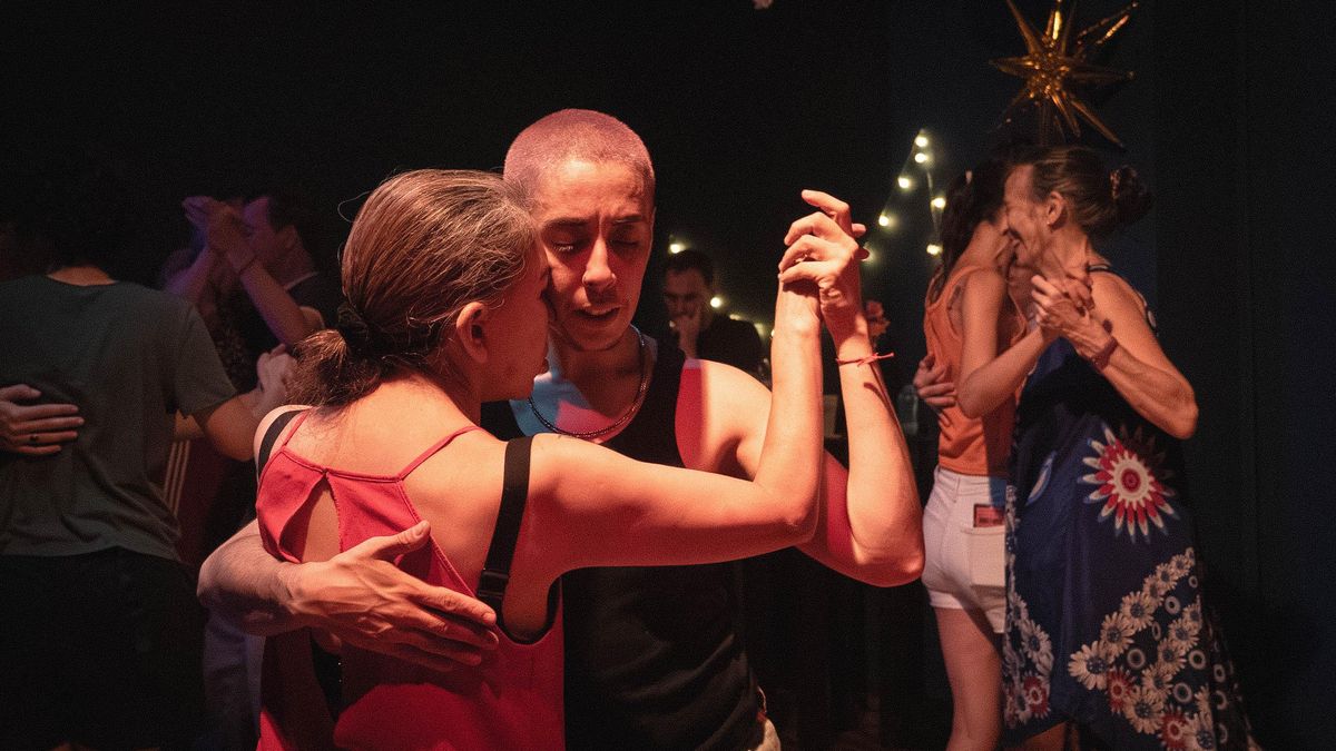 Dobarro empezó a bailar tango a los 14 años, en un taller del colegio secundario.