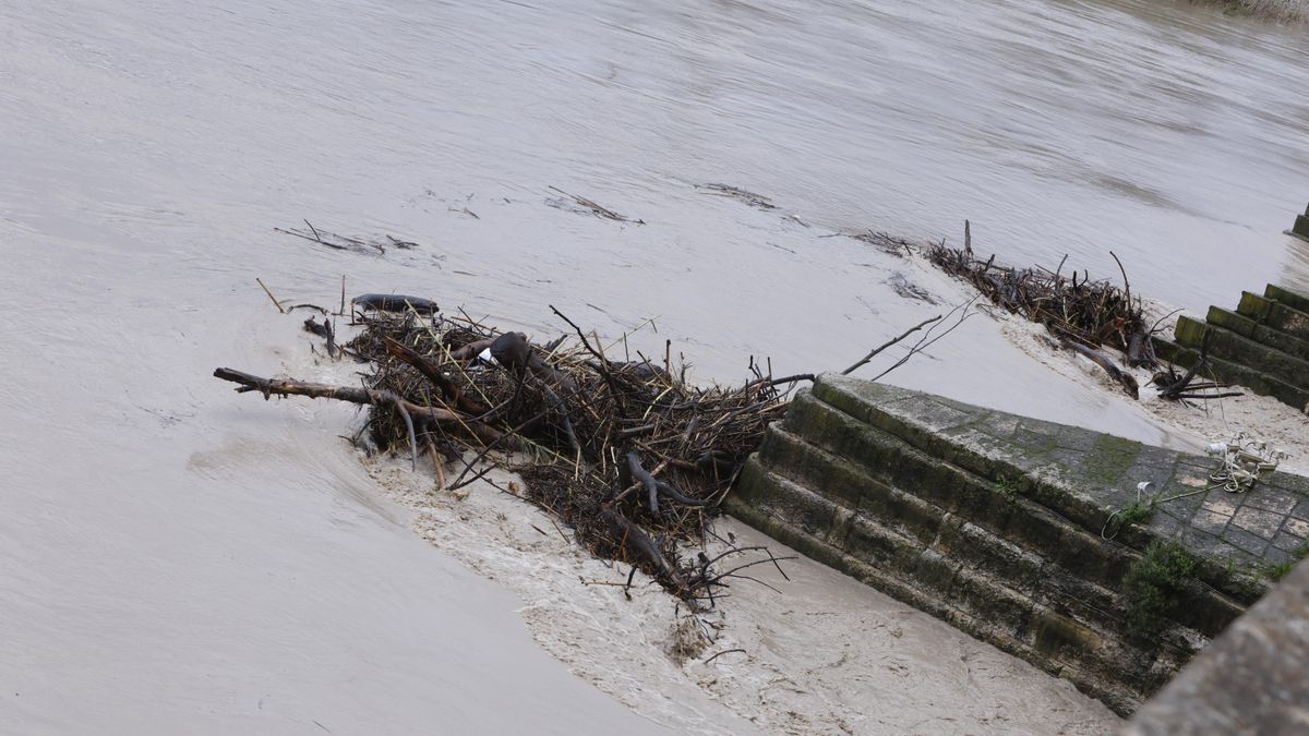 El río Guadalquivir aumenta su caudal a su paso por Córdoba