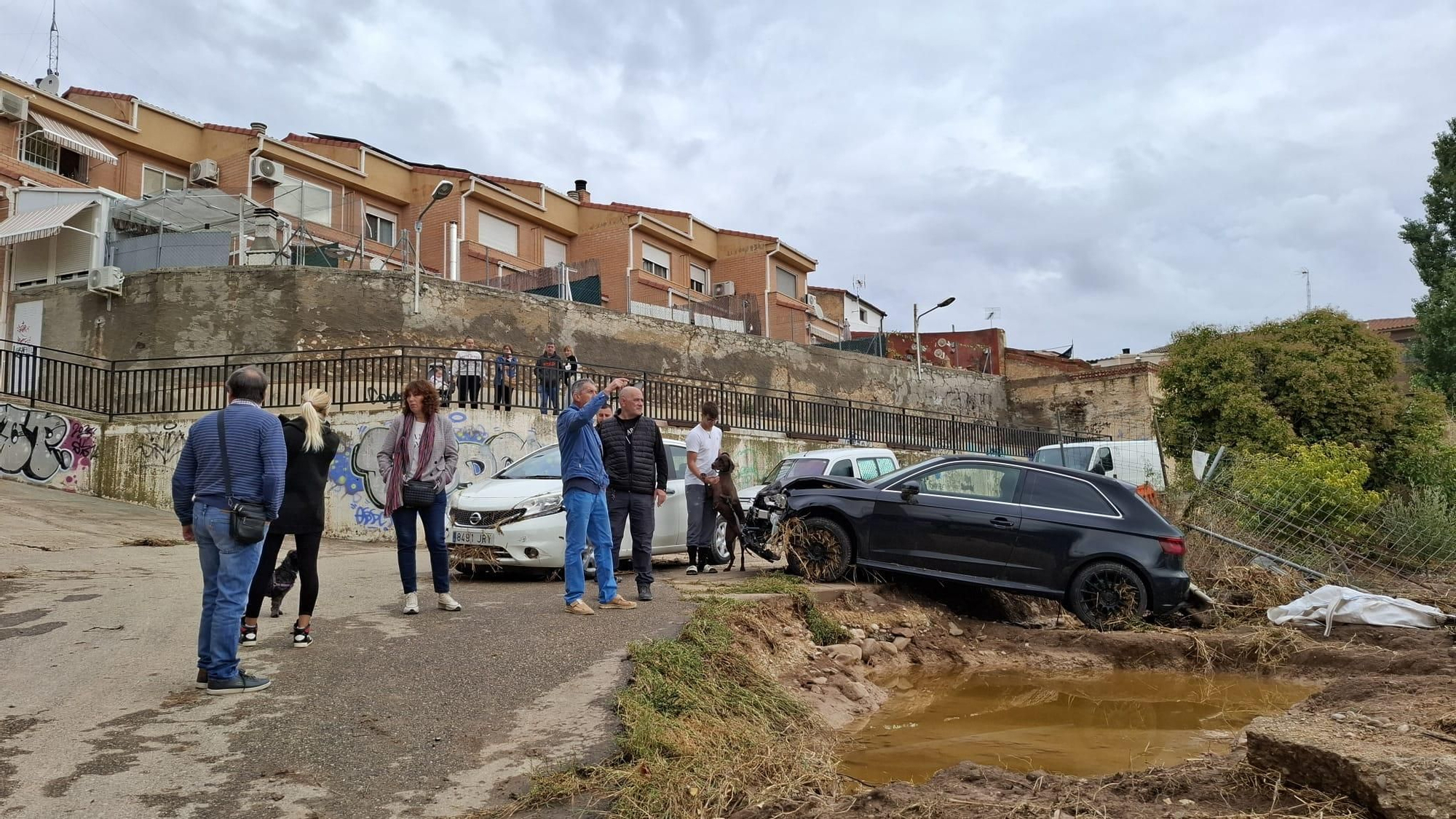 Coches arrastrados al final de la calle de Cuarte, en María de Huerva.