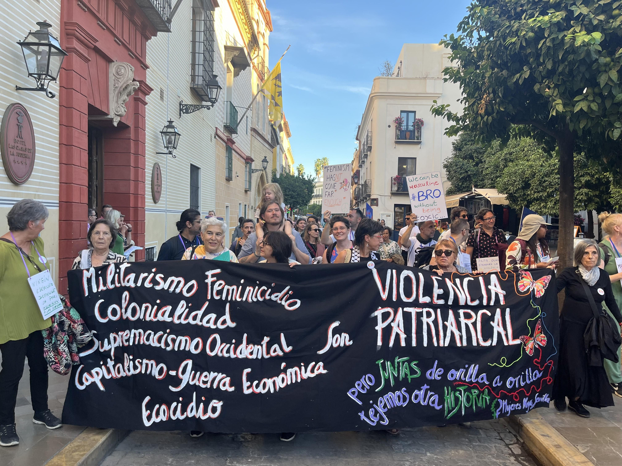 Un momento de la marcha que ha recorrido las calles de Sevilla.