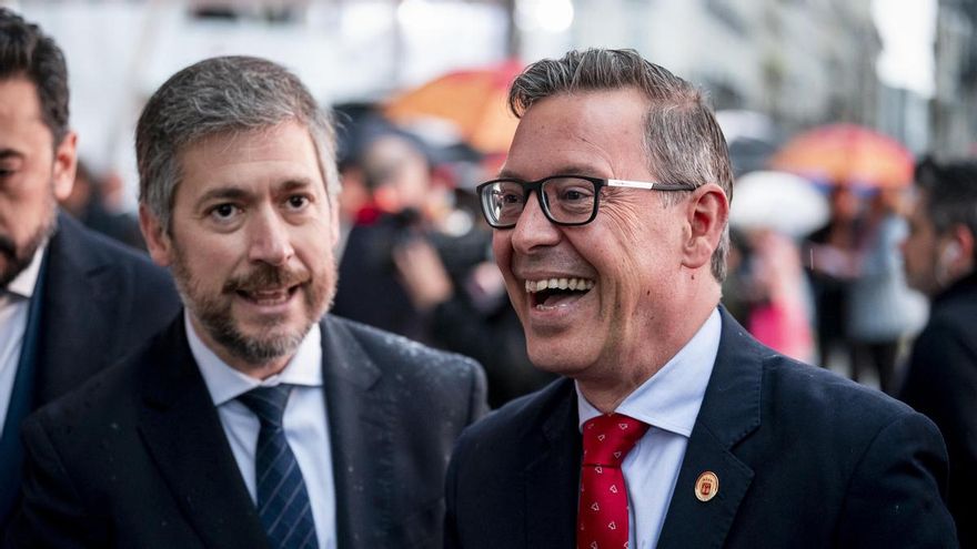 El secretario general del PP de Madrid, Alfonso Serrano, junto al consejero de Presidencia y portavoz del Gobierno madrileño Miguel Ángel García.