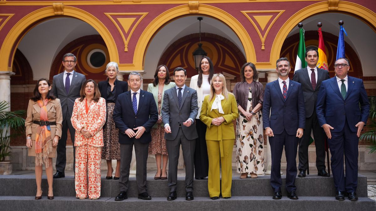 Moreno coloca a seis consejeros de su Gobierno encabezando las listas electorales del PP en Andalucía