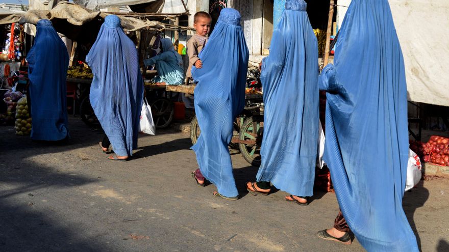 Las mujeres afganas, tras tres años de régimen taliban: "Se les quiere quitar su humanidad"