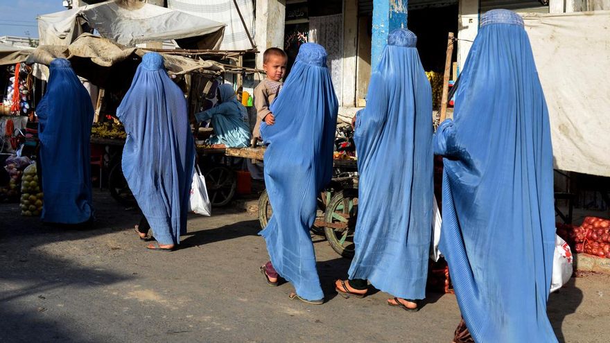 Las mujeres afganas, tras tres años de régimen taliban: "Se les quiere quitar su humanidad"