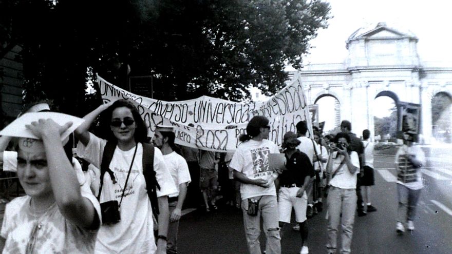 De los cuatro gatos a la locura total: la transformación del Orgullo vista con los ojos de un acompañante