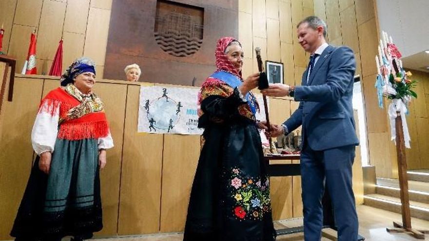 Encuentro provincial de alcaldesas y concejalas y el nombramiento de Águeda de Honor en Villaquilambre. / Carlos S. Campillo / ICAL