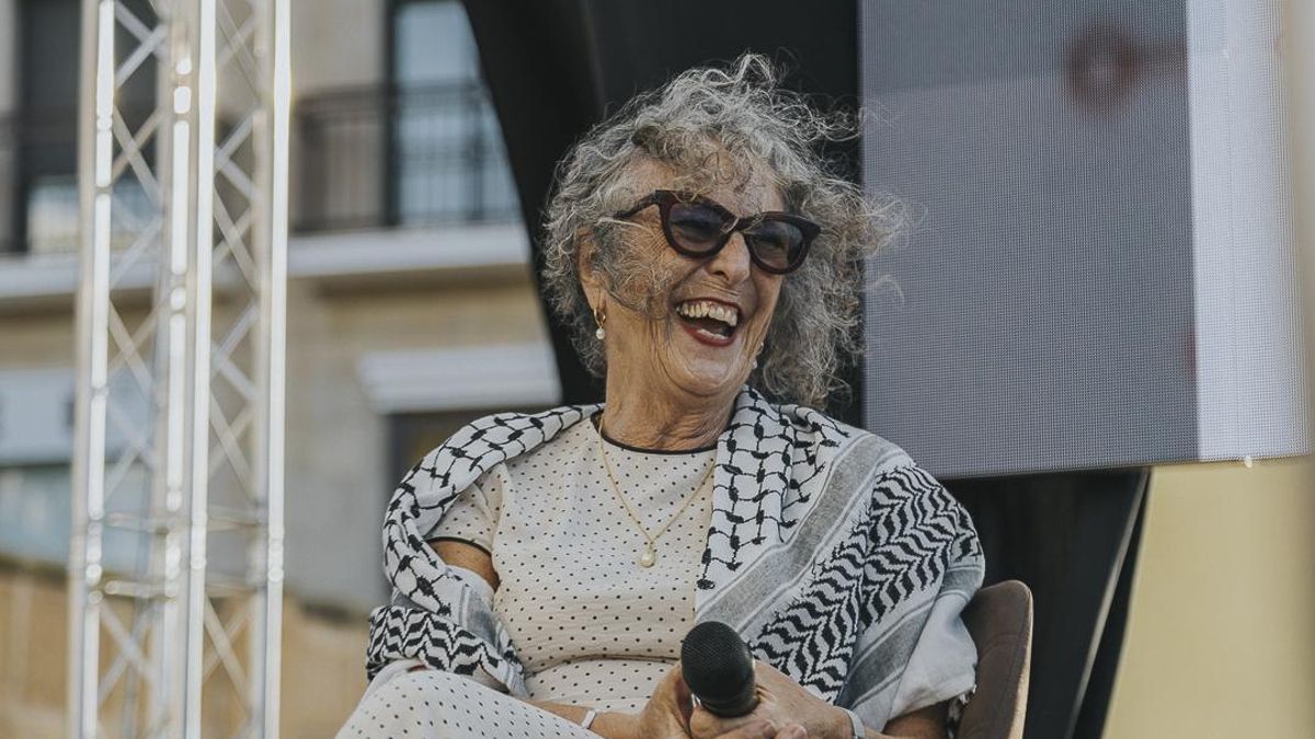 La escritora Lola López Mondéjar