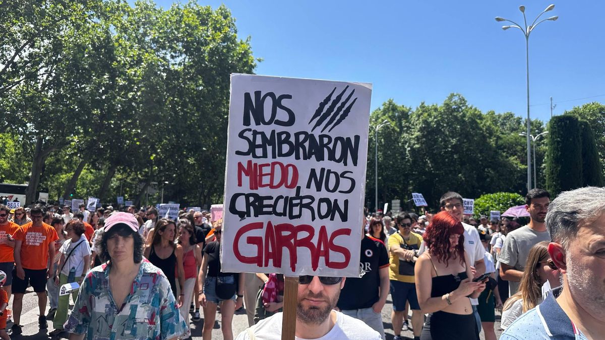 Pancarta con el mensaje 'Nos sembraron miedo, nos crecieron garras' en la manifestación de vivienda en Madrid.